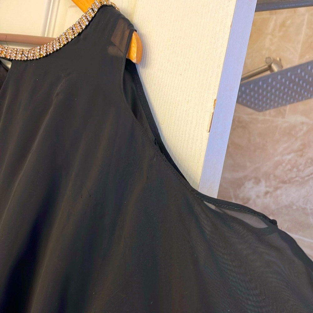 Black dress,